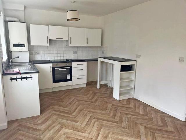 3 bedroom end of terrace house to rent