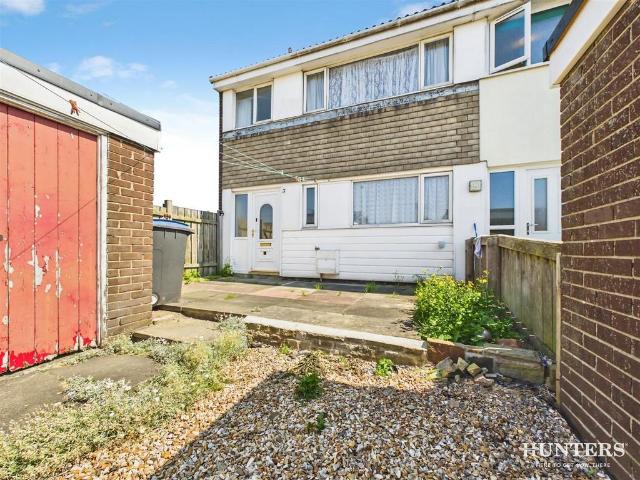 3 bedroom end of terrace house to rent
