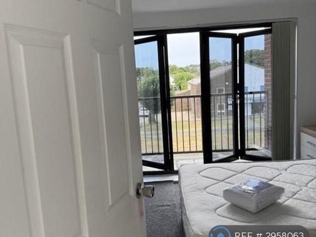 3 bedroom end of terrace house to rent