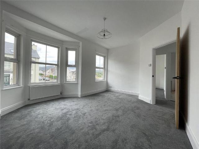 3 bedroom end of terrace house to rent
