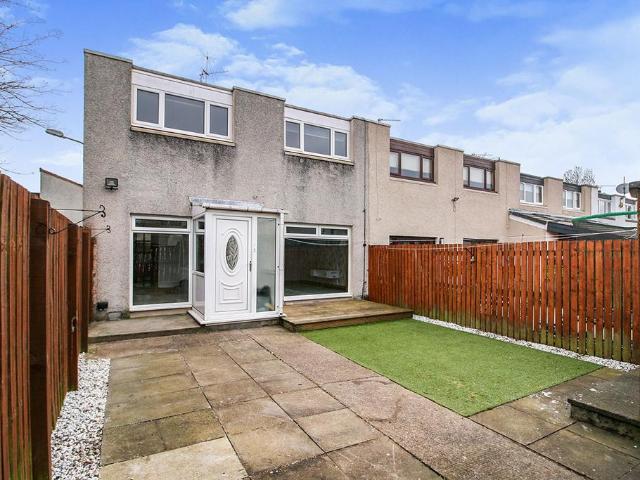 3 bedroom end of terrace house to rent