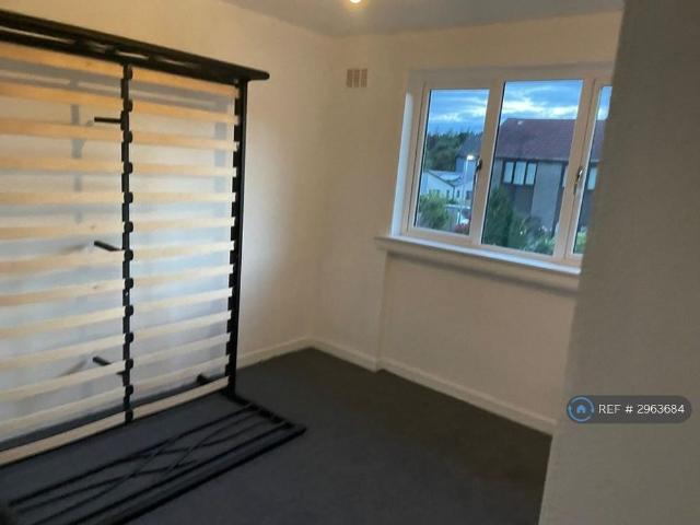 3 bedroom end of terrace house to rent