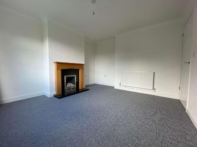 3 bedroom end of terrace house to rent