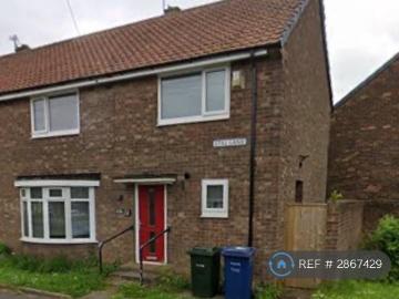 3 bedroom end of terrace house to rent