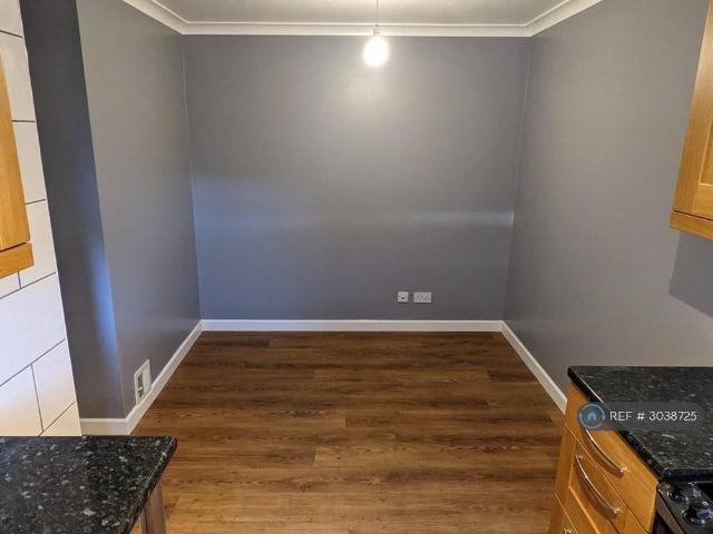 3 bedroom end of terrace house to rent