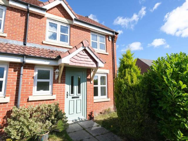 3 bedroom end of terrace house to rent