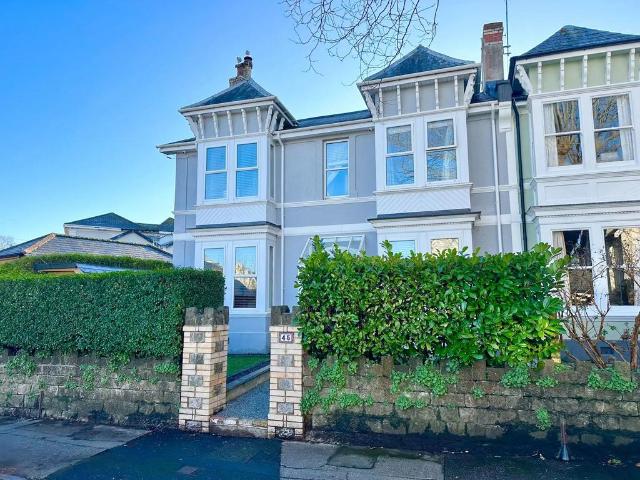3 bedroom end of terrace house to rent