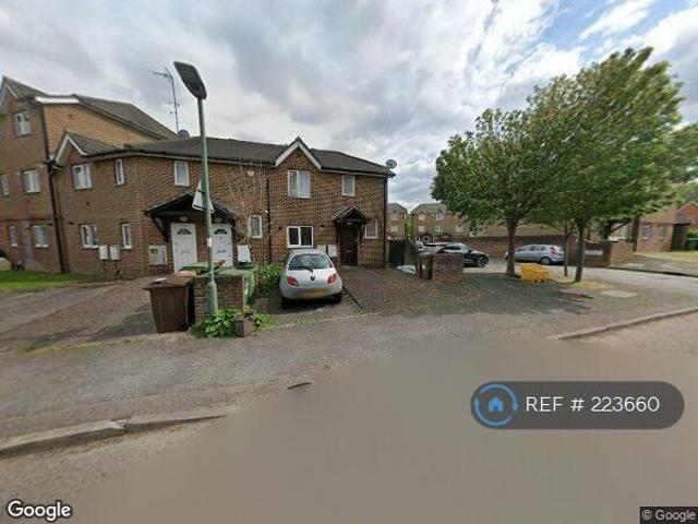 3 bedroom end of terrace house to rent
