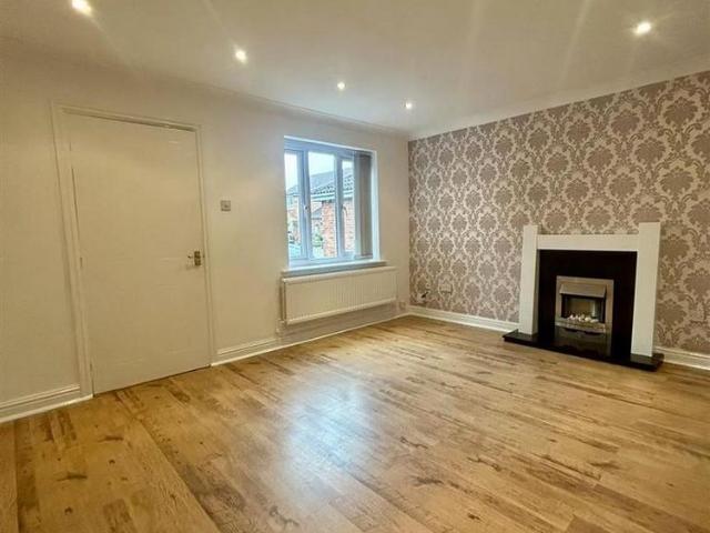 3 bedroom end of terrace house to rent