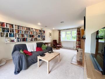 3 bedroom end of terrace house to rent