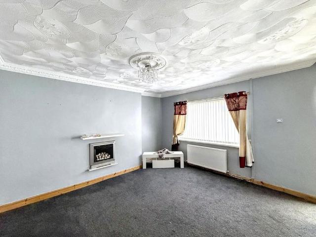 3 bedroom end of terrace house to rent