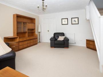 3 bedroom end of terrace house to rent