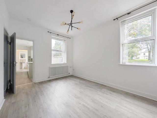 3 bedroom end of terrace house to rent