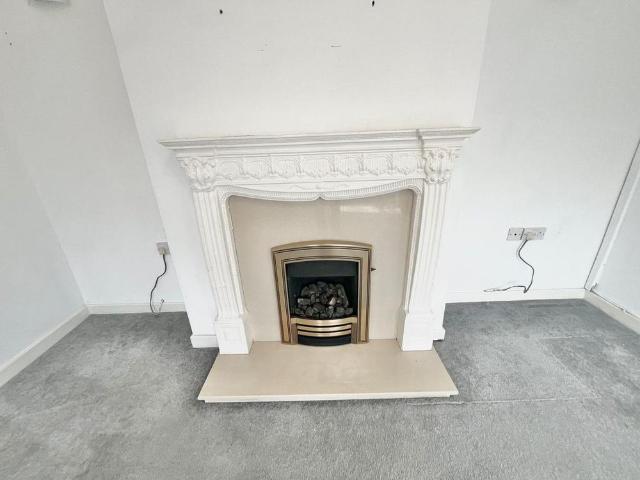3 bedroom end of terrace house to rent
