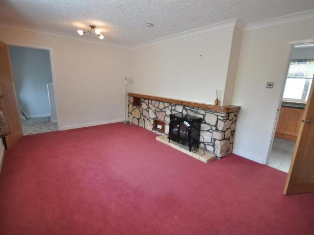 3 bedroom end of terrace house to rent
