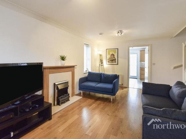 3 bedroom end of terrace house to rent