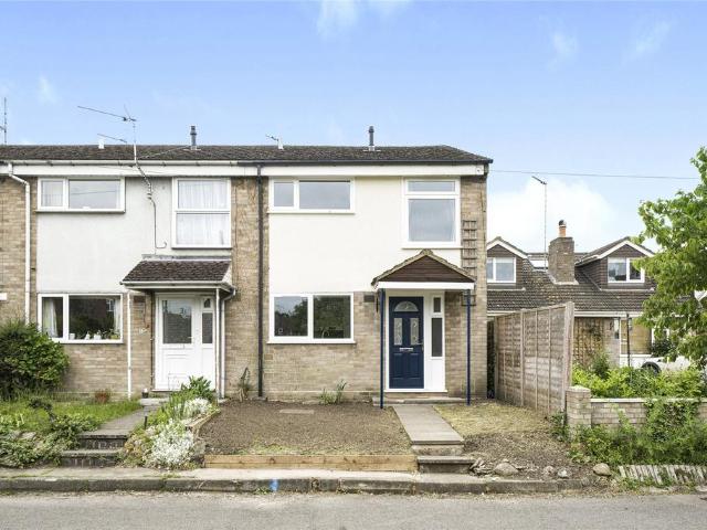 3 bedroom end of terrace house to rent