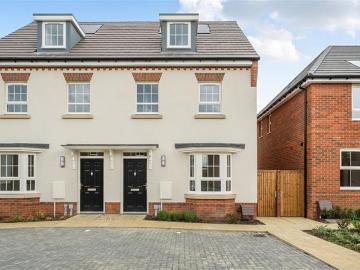 3 bedroom end of terrace house to rent
