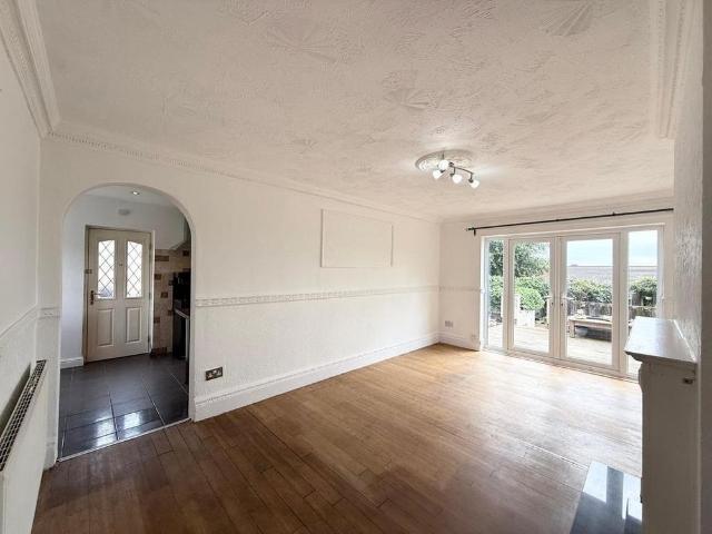 3 bedroom end of terrace house to rent