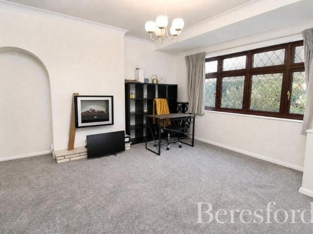 3 bedroom end of terrace house to rent