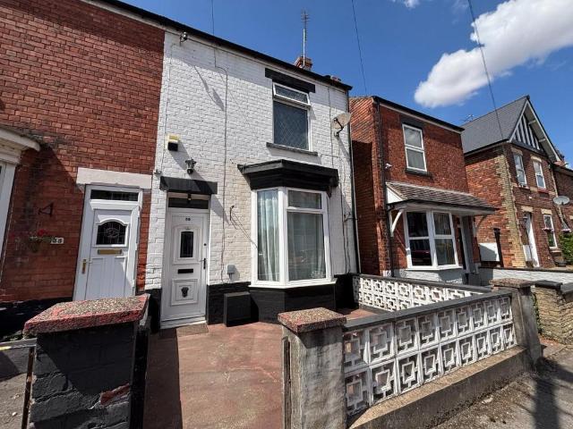 3 bedroom end of terrace house to rent