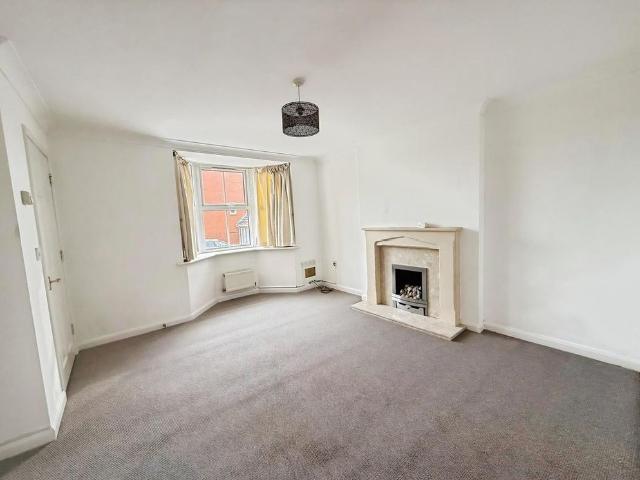 3 bedroom end of terrace house to rent