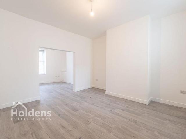 3 bedroom end of terrace house to rent