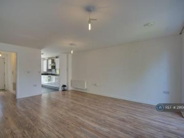 3 bedroom end of terrace house to rent