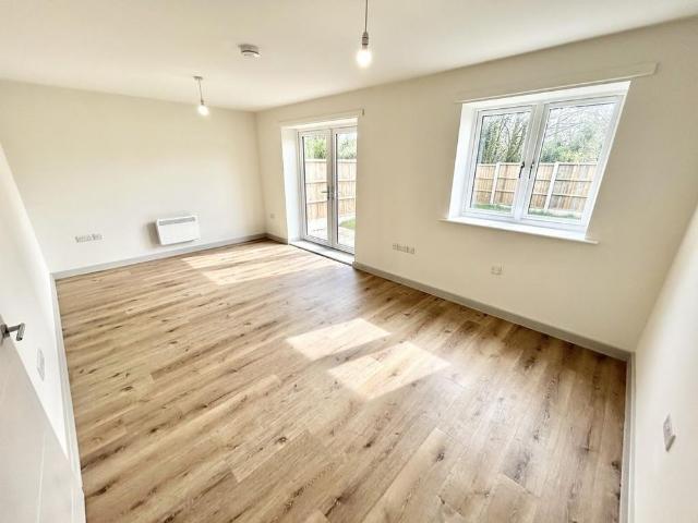 3 bedroom end of terrace house to rent