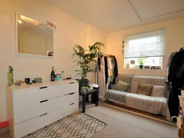 3 bedroom end of terrace house to rent