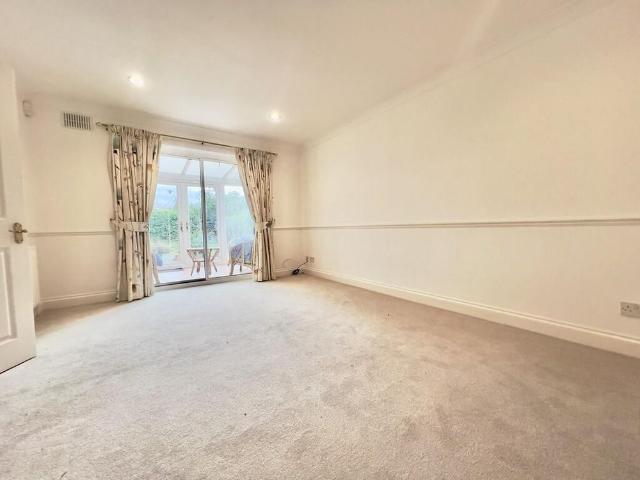 3 bedroom end of terrace house to rent