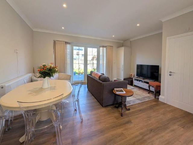 3 bedroom end of terrace house to rent