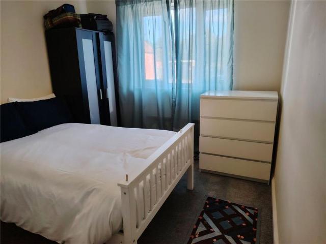 3 bedroom end of terrace house to rent