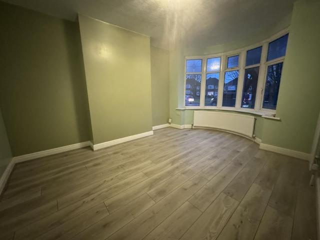 3 bedroom end of terrace house to rent