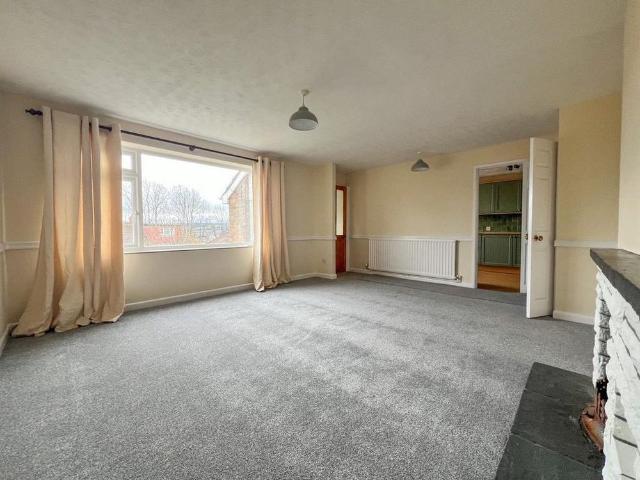 3 bedroom end of terrace house to rent