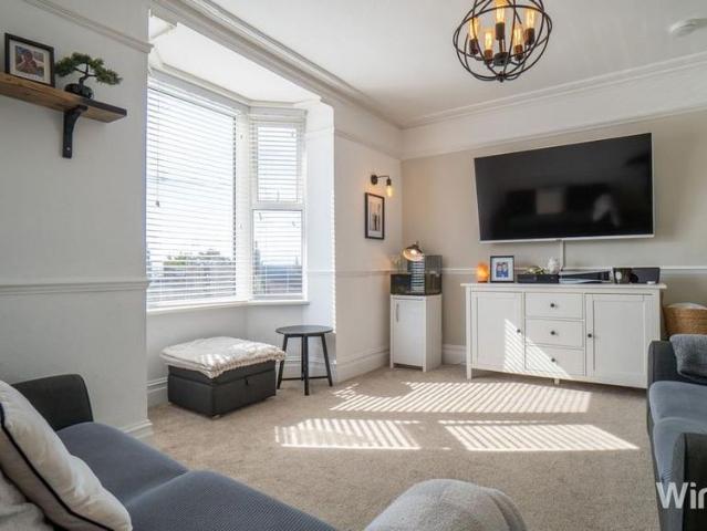 3 bedroom end of terrace house to rent