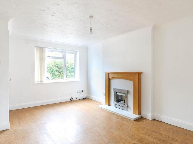 3 bedroom end of terrace house to rent