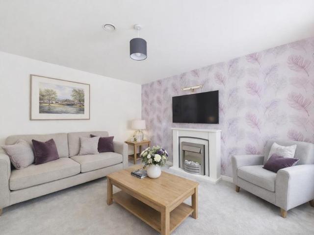 3 bedroom end of terrace house to rent