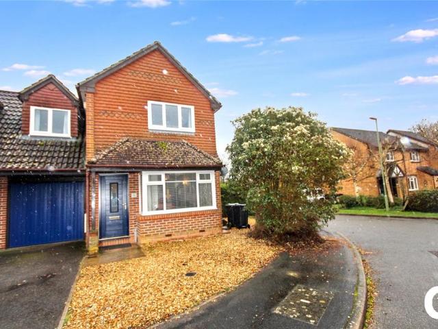 3 bedroom end of terrace house to rent