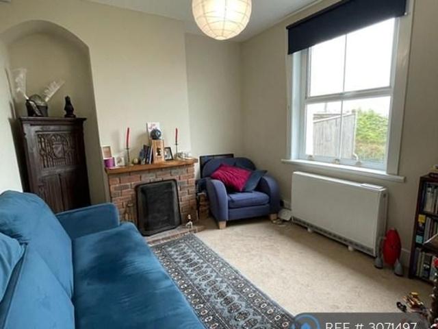 3 bedroom end of terrace house to rent