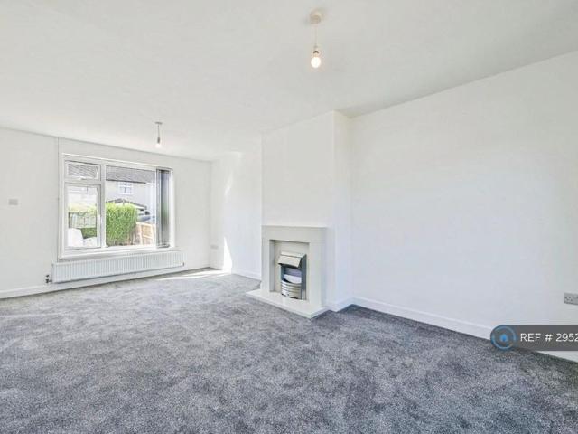 3 bedroom end of terrace house to rent