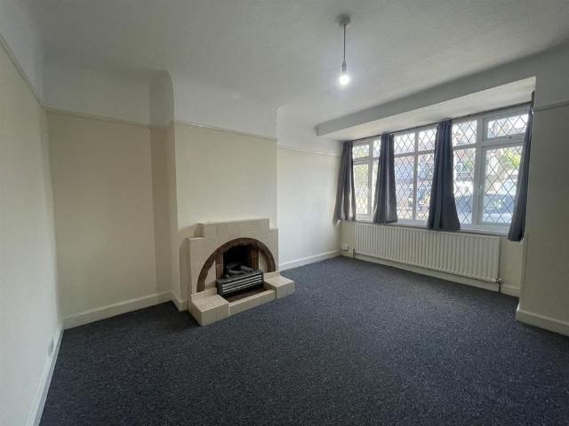 3 bedroom end of terrace house to rent