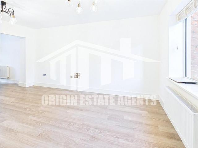 3 bedroom end of terrace house to rent