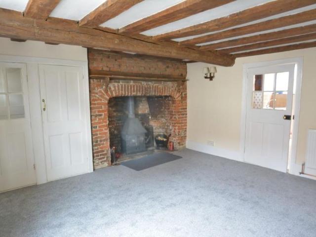 3 bedroom end of terrace house to rent