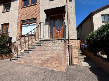 3 bedroom end of terrace house to rent