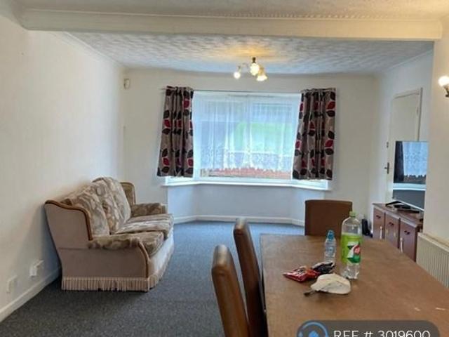 3 bedroom end of terrace house to rent