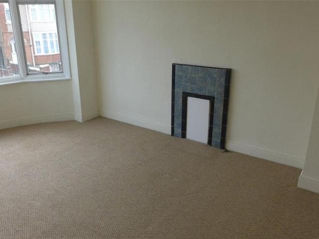 3 bedroom end of terrace house to rent