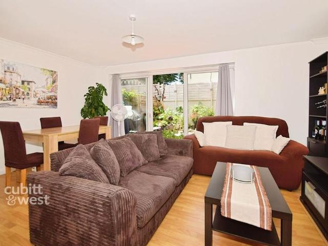 3 bedroom end of terrace house to rent