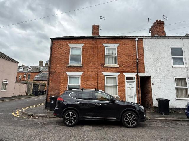 3 bedroom end of terrace house to rent