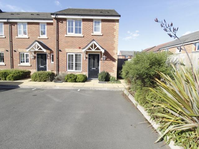 3 bedroom end of terrace house to rent